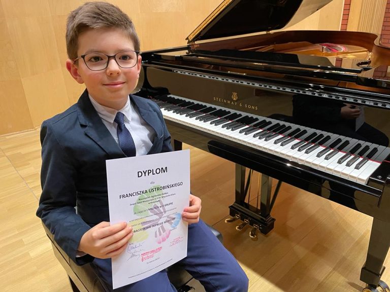Read more about the article Nagrody na konkursie pianistycznym w Lubaczowie
