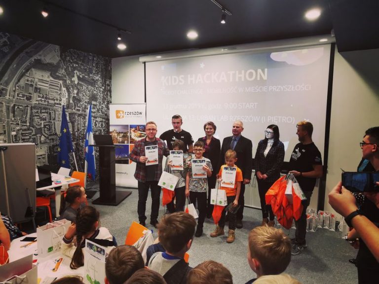 Read more about the article III miejsce w KIDS HACKATHON