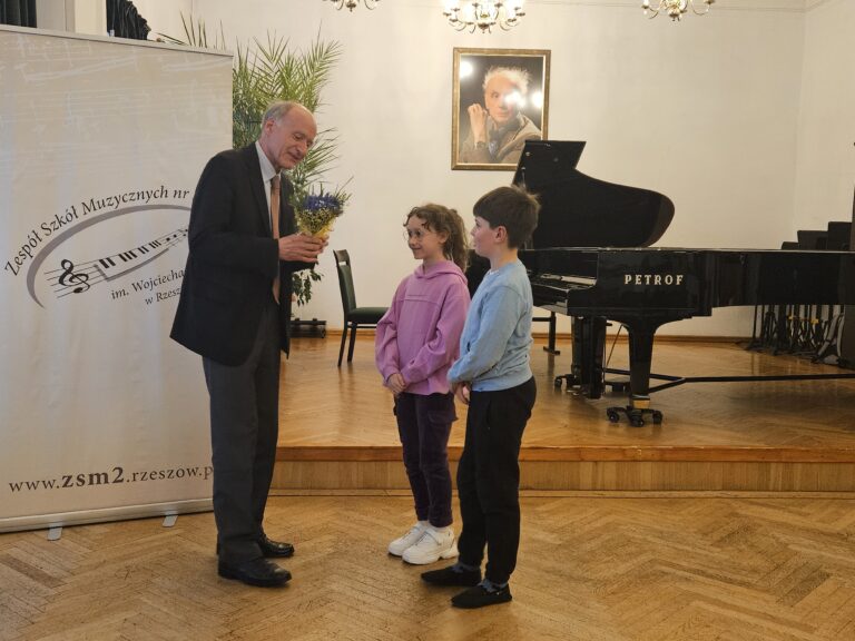 Read more about the article Recital fortepianowy prof. Janusza Skowrona